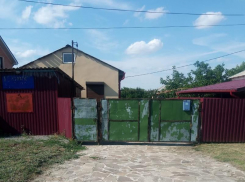 Продается дом с ларьком на улице Дербенцева в Морозовске