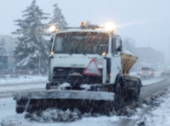 Какая техника задействована на уборке снега в Морозовске