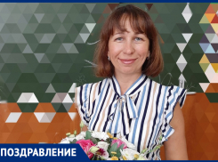 Светлану Васильевну Мамкину с Днем рождения поздравили ученики и их родители