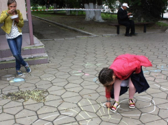 Письмо в редакцию: Дети рисовали символы мира и Победы и ели солдатскую кашу в Морозовске