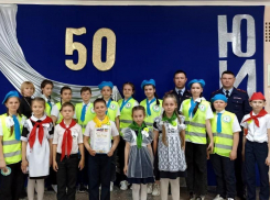 Юные инспекторы дорожного движения Морозовского района приняли участие в конкурсе «По безопасной дороге ЮИД 50 лет»