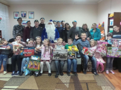 Десантники Морозовска подарили чудо малышам из приюта