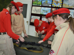 В Доме офицеров в Морозовске прошел мастер-класс по строевой подготовке