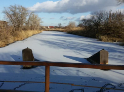Смертельная опасность таится во льду: не выходить на лед просят жителей Морозовского района 