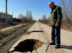 После жалобы жителя и вмешательства прокуратуры в Морозовске отремонтировали разбитую дорогу