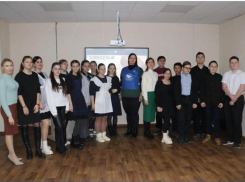 Урок памяти «Блокадный хлеб» провели в Молодежном центре Морозовска