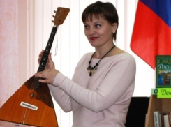 Народные инструменты, «ручеек», хоровод и «Порушка-Пораня» подарили школьникам Морозовска волшебное чувство единения в библиотеке