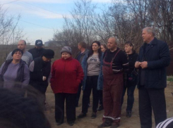 Наболело: жители улиц Морозовска, прилегающих к горящей свалке, лично излили душу главе городской администрации