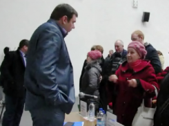 Надо заключить договор, вызвать машину и вывезти, -  Павел Асташев разъяснил морозовчанам ситуацию с крупногабаритным мусором