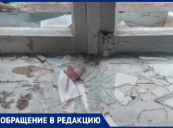 «Куда обратиться, не знаю», - морозовчанка боится оставлять ребенка одного из-за брата, превратившего ее дом в руины