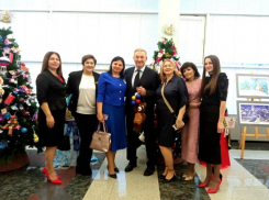 Директор морозовской школы №6 Елена Дрейзина посетила фестиваль «Фейерверк новогодних игрушек» в Москве