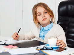 Организации Морозовского района попросили организовать временные рабочие места для подростков