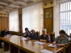 Трудоустройство морозовчан предпенсионного возраста обсудили в администрации Морозовского района