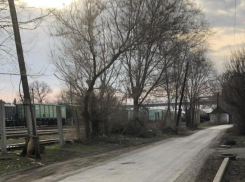 Администрация Морозовска отреагировала на жалобу морозовчанина о загрязнении территории у железнодорожной станции