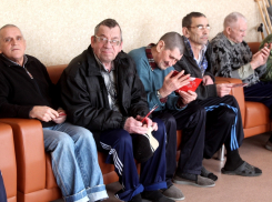 Подопечных ЦСО поздравили с Днем Защитника Отечества и пригласили на чаепитие