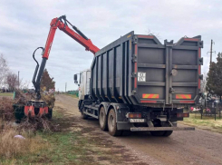 Мусор с городских кладбищ вывезли: пять бункеров заполнены под завязку