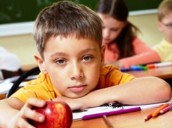 Вопрос-ответ: Почему в школе №6 Морозовска «забывают» покормить детей из второй смены?