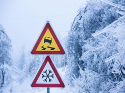 Инспекторы ГИБДД  Морозовского района напомнили правила безопасной езды в условиях зимней погоды 