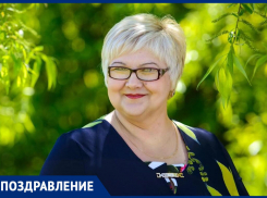Коллеги уходящей на пенсию Аллы Аржановской говорят ей «До свидания!» и ждут в гости в любой момент