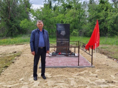 На месте снесенного в преддверии 9 Мая памятника в Морозовском районе установили новый монумент