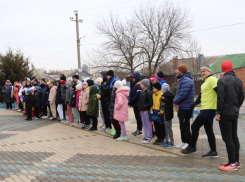 Абсолютным победителем легкоатлетического пробега памяти Ильи Гучуа в Морозовске стал гость из Батайска Максим Ложкин 