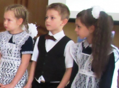Посвященные в лицеисты первоклассники в Морозовске прочли стихи о себе и попали на видео