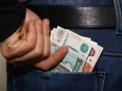 Металлические трубы и двери украл и сдал в металлолом молодой морозовчанин 