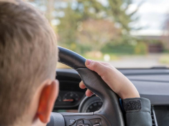 Сотрудники полиции в Морозовске призывают родителей не доверять подросткам управление транспортными средствами