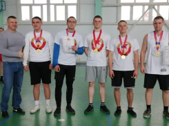 Золото соревнований по уличному баскетболу с Морозовске завоевали спортсмены Грузиновского сельского поселения