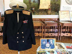 Военный китель и фуражка Петра Кривченко показал музей в Морозовске