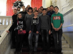 Письмо в редакцию: Учитель истории на три дня отвезла своих учеников из Морозовска на экскурсию в сказочный город 