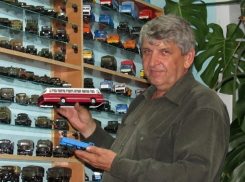 Самую большую коллекцию автомобилей в Морозовске показал на видео Николай Скоробогаткин 