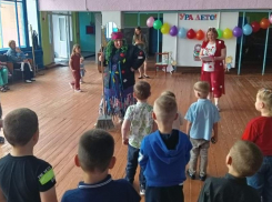 Веселое и красочное мероприятие «Праздник в стране детства» провели ко Дню защиты детей в станице Вольно-Донской