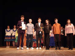 «По страницам русской классики»: театральный фестиваль среди школьников района прошел в Морозовске