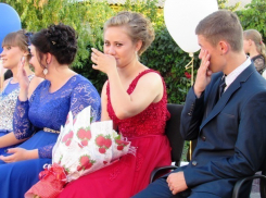 Трогательные моменты выпускного лучшей казачьей школы России попали в Морозовске на видео