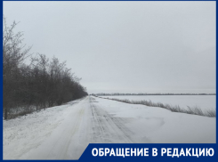 «Едем бампером по сугробам»: дорогу к Комсомольскому и Чекалову засыпало снегом