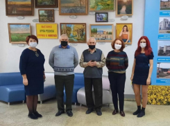 Выставка картин местных художников открылась в Морозовском районном Доме культуры 