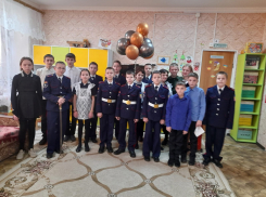 Кадеты и ребята из социального приюта Морозовска выступили с концертом в Центре социального обслуживания для лиц пожилого возраста и инвалидов