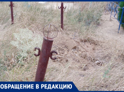 «Благородные» грабители оставили на могиле крест вместо украденного ими железного памятника на северном кладбище в Морозовске