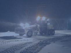 Задействован дополнительный транспорт для расчистки автомобильных дорог Морозовского района от снега