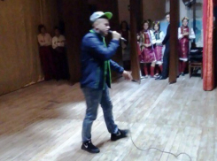 Рэпер из Морозовска Сергей Ростов выступил в хуторе Вознесенском