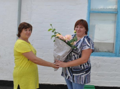 Чествование юбиляра «35 лет Елене Михайловне Верещагиной» прошло Доме культуры хутора Вишневка