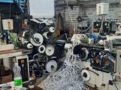 Двух предполагаемых организаторов нелегального производства сигарет в Морозовске заключили под стражу