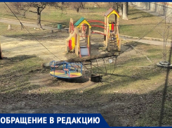 Опора линии электропередач упала прямо на детскую площадку в Морозовске
