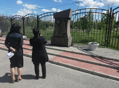 Заместитель министра культуры Ростовской области лично проверила состояние памятников в Морозовском районе
