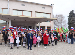 Акция-концерт «Россия и Крым – вместе навсегда» прошла в центре Морозовска