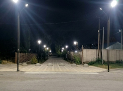 В Морозовске починили освещение в железнодорожном парке после жалобы жителя