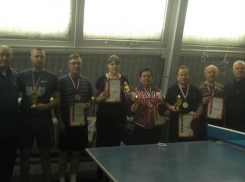 Теннисисты Морозовска сразились за первое место