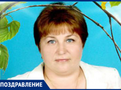 Марину Юрьевну Тростянскую поздравили ученики и их родители