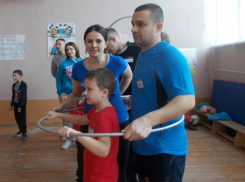 Соревнования среди спортивных семей учеников 1-х классов провели в школе №1 в Морозовске